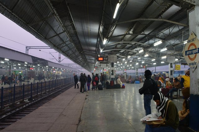 Platform 4 at Agra Cantt railway station