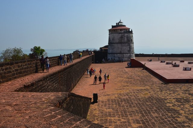 Main tower and perimeter wall at Fort Aguada