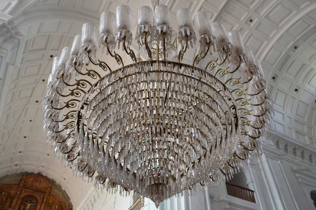 Chandelier in Se Cathedral