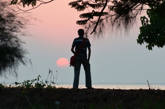 Willy enjoys the uniary sunset in Goa