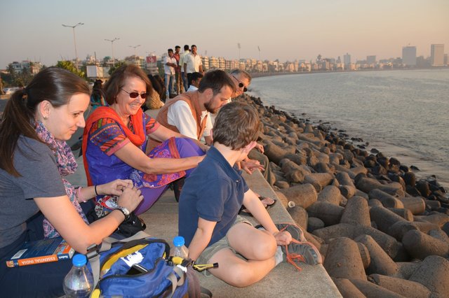 Bethany, Mom, Willy, Calvin, and Dad at Marine Drive