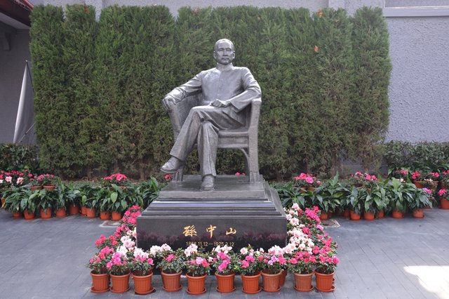 Statue of Sun Yat-Sen