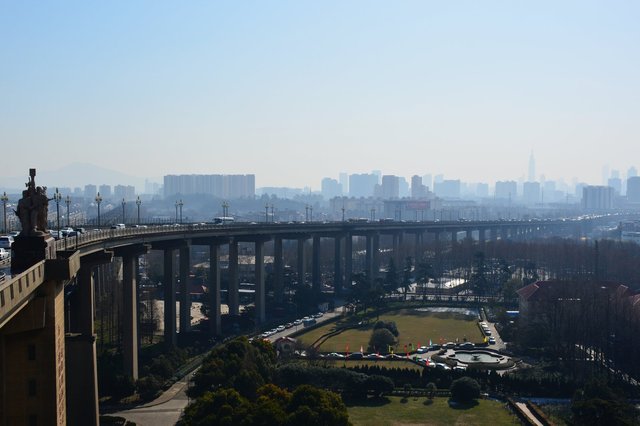 Eastern approach to the Yangzee River Bridge