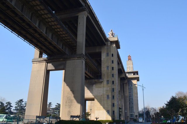 Under the eastern approach to the Yangzee River Bridge