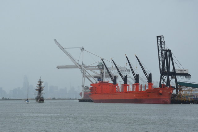 Lady Washington sails past Daiwan Kalon at the Port of Oakland