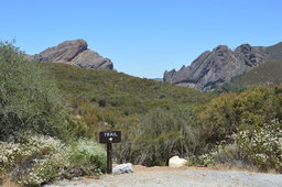 Trail to Balconies and Machete Ridge