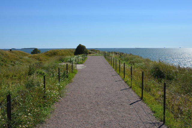 Path on top of the fortifications above the Gulf of Finland