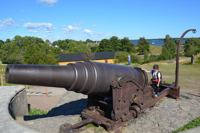 Calvin on the guns at the Fortress of Suomenlinna