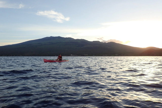 Jaeger paddles away from Maui