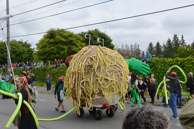 Flying Spaghetti Monster in the Fremont Solstice Parade