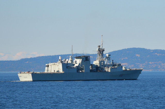 HMCS Calgary patrols the Straight of Juan de Fuca