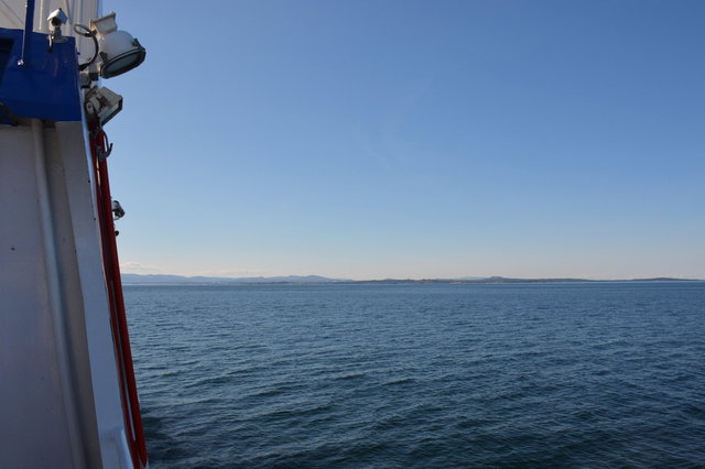 Victoria Clipper V approaches Victoria