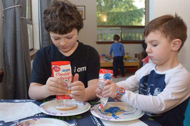 Calvin and Caleb apply cookie icing