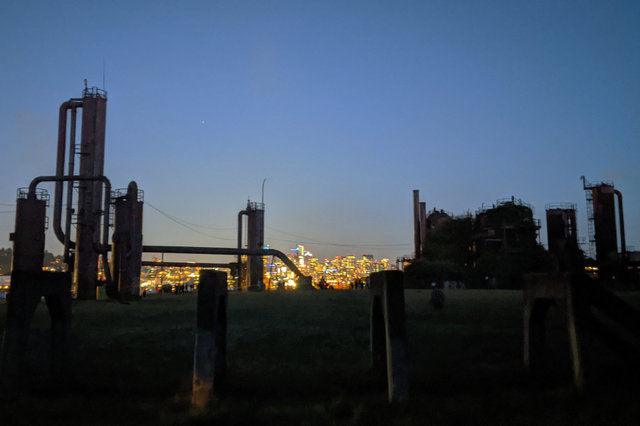 Gasworks Park at night