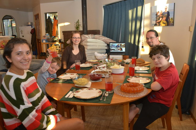 Sharon, Julian, Kiesa, Jaeger, and Calvin with the family video conference Thanksgiving