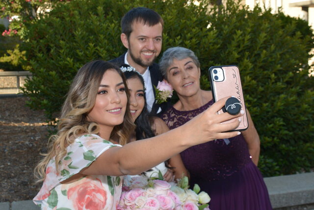 Diana takes a selfie with Vero, Willy, and Vero's mom