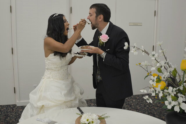 Vero and Willy eat their wedding cake