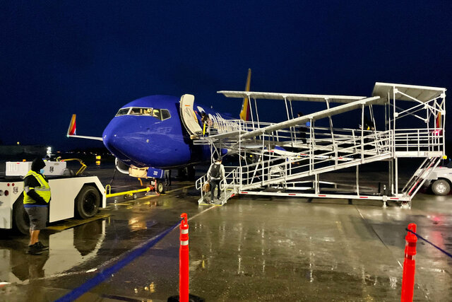 737-700 N202WN on the tarmac at Bellingham