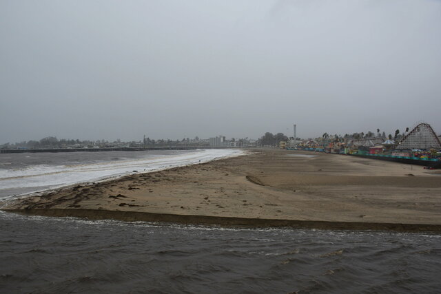 Waves breaking on Main Beach in front of the Santa Cruz Boardwalk