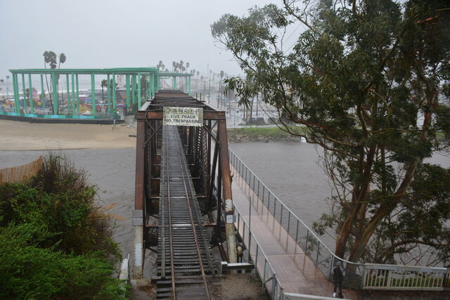 San Lorenzo River running under the rail bridge