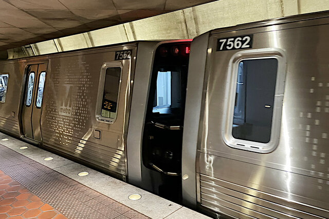 Washington Metro 7000-series cars 7552 and 7562