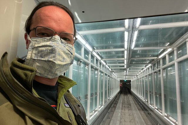 Jaeger in the Dulles people-mover