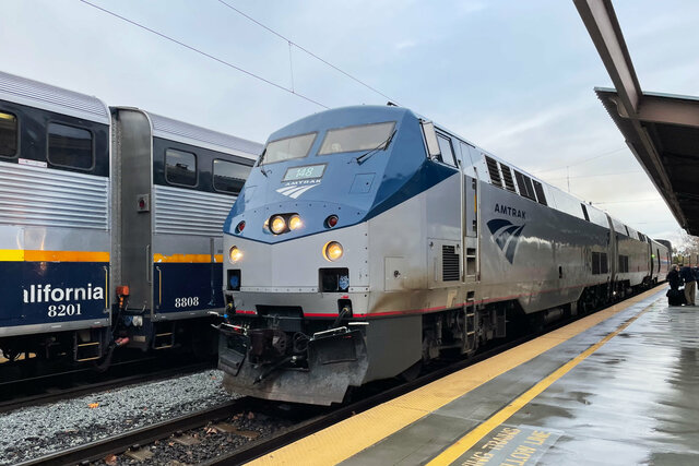 Amtrak locomotive 148 pulling into San Jose Diridon