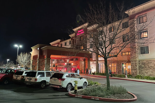 Fire engine arrives at Hampton Inn and Suites in Folsom