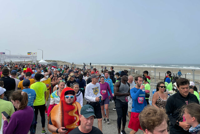 Bay to Breakers finish line at Ocean Beach