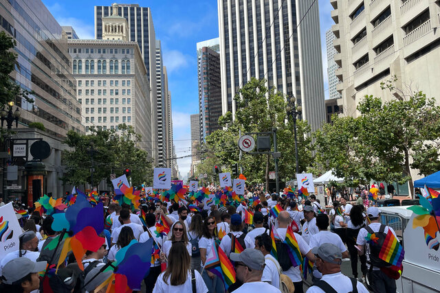 Apple Pride starts down Market Street