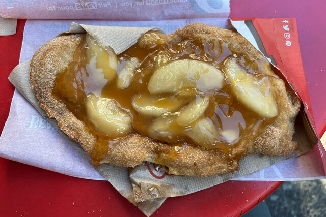 Beaver tail with apple topping