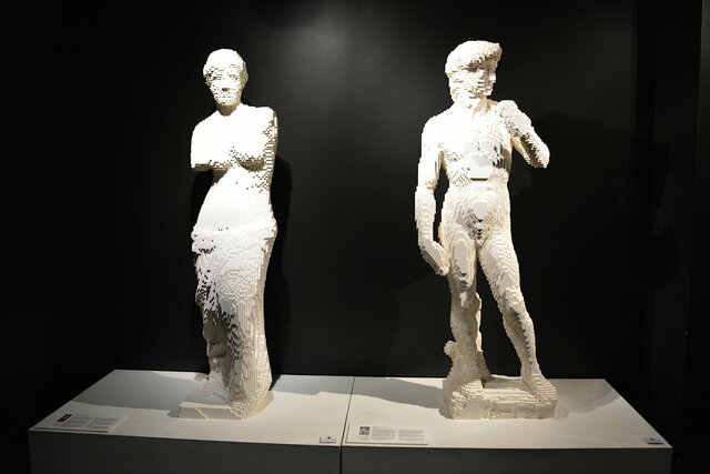 Venus de Milo and David in Lego