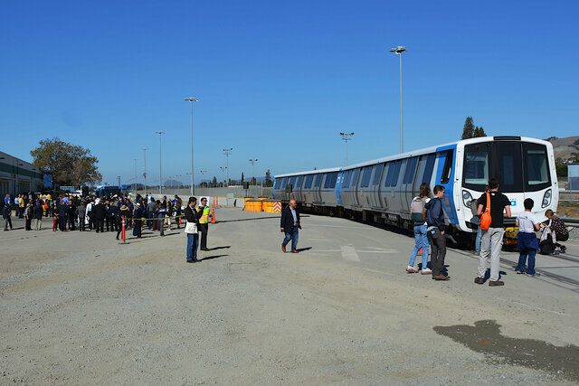 Walking to see BART D-stock car 3159