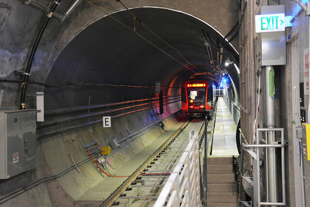 Inbound line from North Beach at Chinatown Station