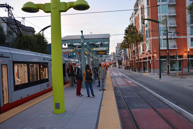 T-line platform at Fourth and Brannan