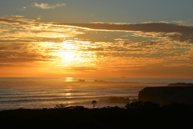 Sun sets over Ano Nuevo Island