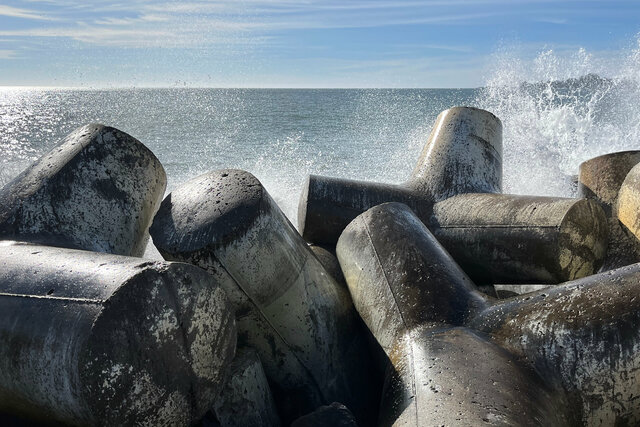 Waves crashing on tetrapods at Seabright Beach