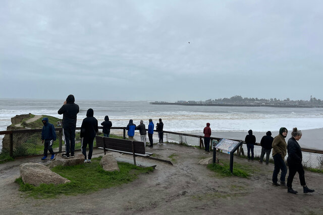 People at the Cliff Drive Vista Point