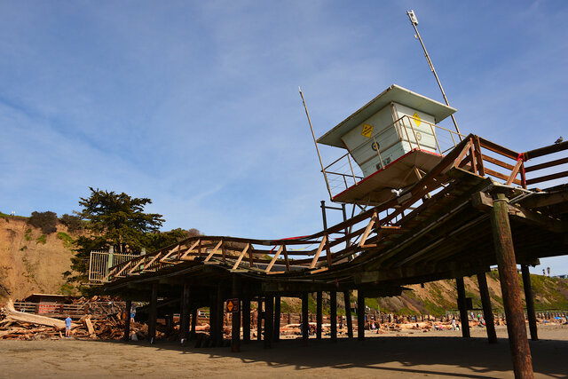 Lifeguard tower falling off the pier at Seacliff Beach