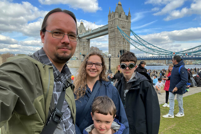 Jaeger, Kiesa, Julian, and Calvin with the Tower Bridge