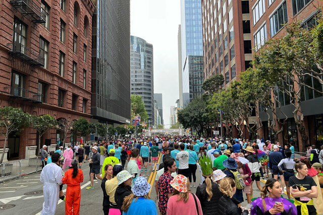 Runners line up on Howard Street
