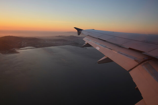 A320 wing climbs out of SFO