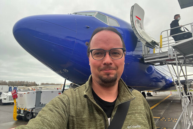 Jaeger on the tarmac at BLI with 737 MAX8 (N8842L)