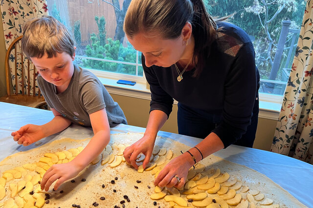 Julian and Aunt Bethany put apples in strudel