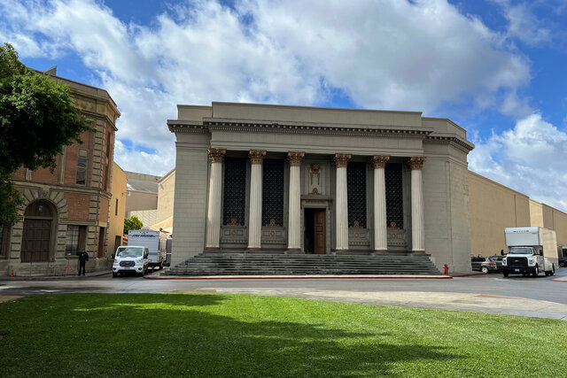 Backlot courthouse facade