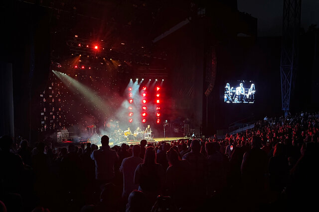 Third Eye Blind plays acoustic at Shoreline