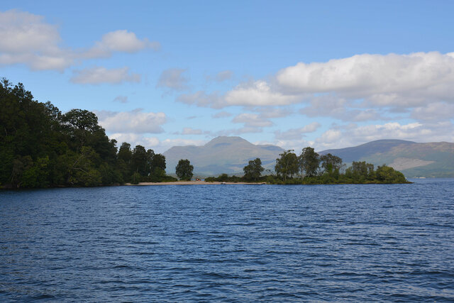 Beach on Inchmurrin in Loch Lomond