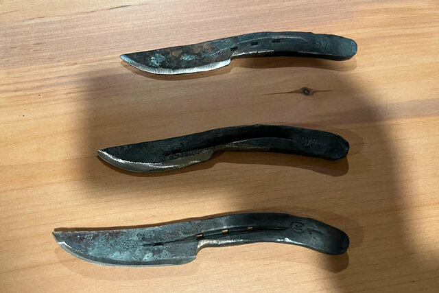 Completed blacksmithed knives