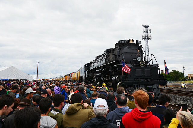 Union Pacific 4014 at Roseville