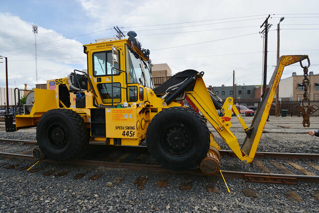 Union Pacific track repair crane